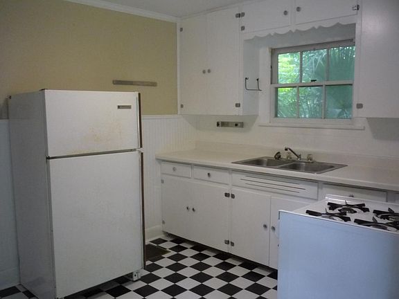 2nd image of 2205 Northland Dr #B