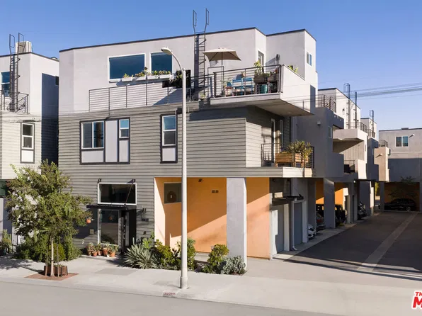 3030 1/2 N Coolidge, Los Angeles, CA 90039