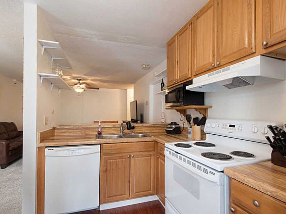 2nd image of 7506 Parkway Dr Unit 208