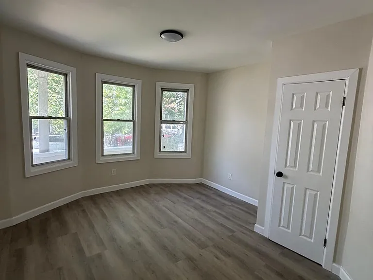 208 Myrtle Ave #H — Photo 2