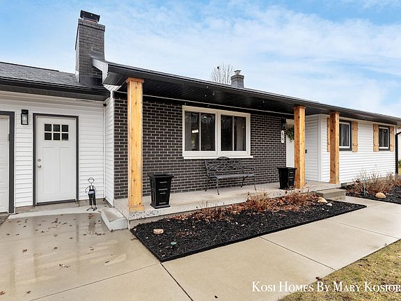 3rd image of 9161 Courtland Dr NE