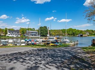 104 Groh Ln, Annapolis, MD 21403
