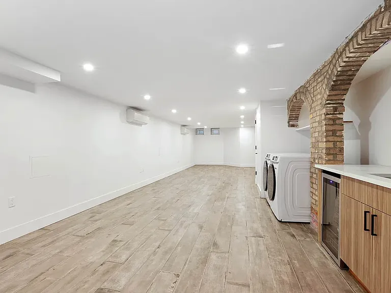 694 Park Pl #1 — Photo 3