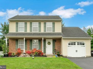 2421 Barnsleigh Dr, Bensalem, PA 19020