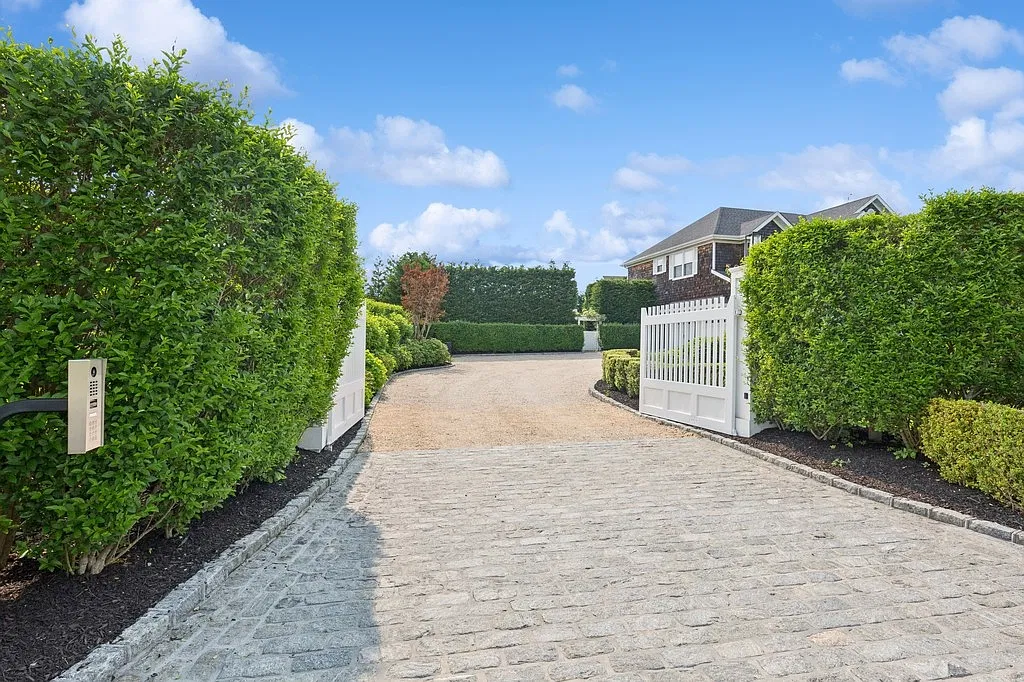 Southampton Luxury Rental | Gated Estate South of the Highway — Photo 2