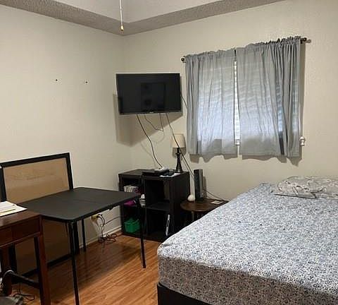 5th image of 1115 W Stubbs St