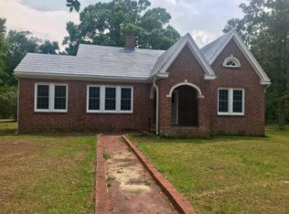 507 E Barnard St, Glennville, GA 30427