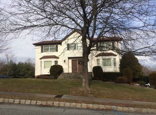 4 Carriage Ln, Nanuet, NY 10954