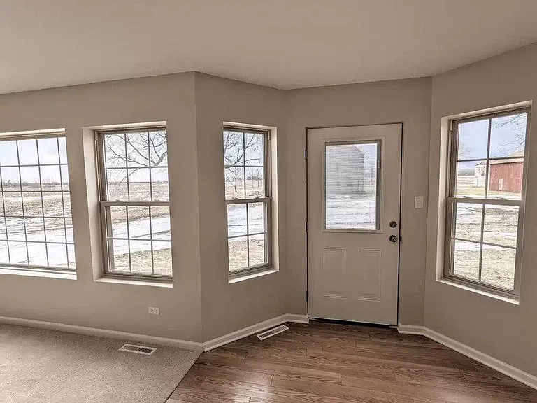 1125 E Goodenow Rd — Photo 12