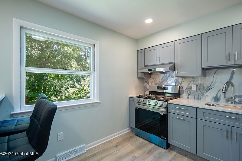 5th image of 42 Marriner Avenue