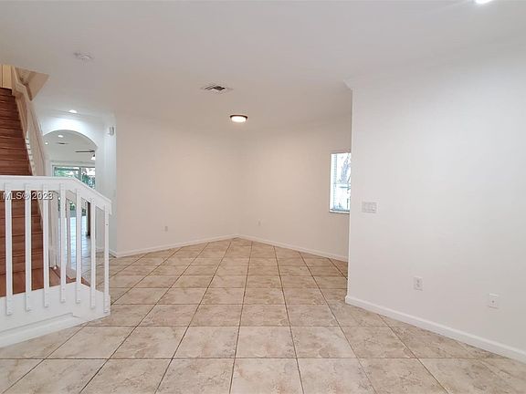 3rd image of 4514 Woodland Cir