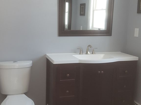 4th image of 50 Halesite Dr