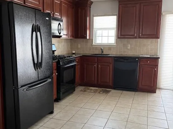 1 Carnaby Close #1000, Freehold, NJ 07728