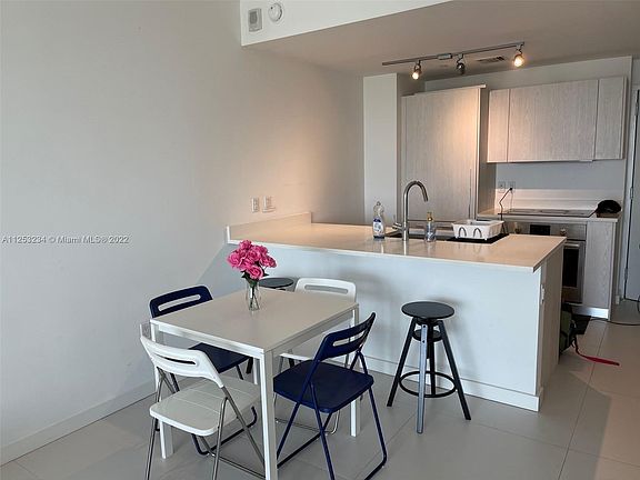 4th image of 501 NE 31st St Unit 1005