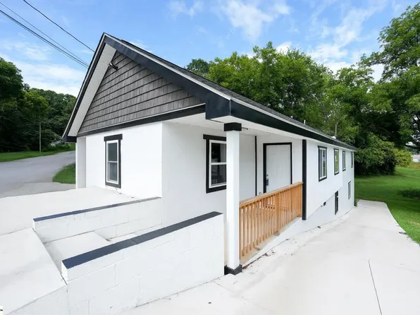 405 Hunters Ct, Laurens, SC 29360