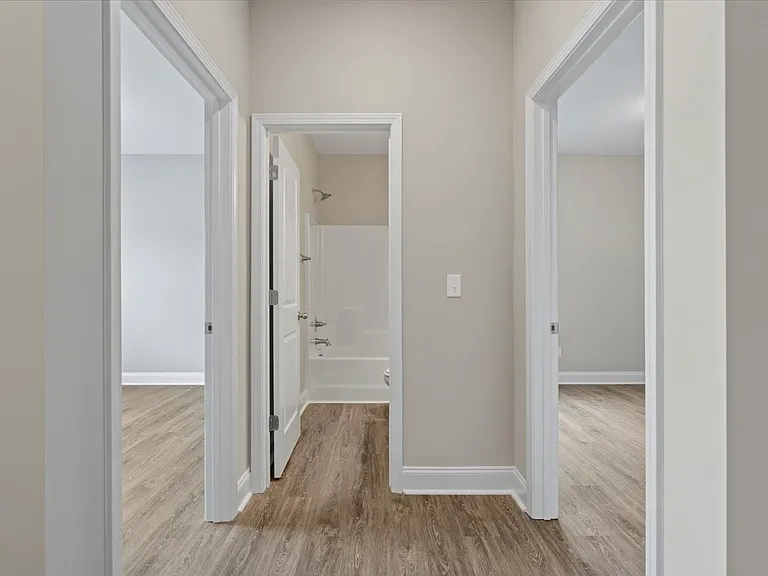 1466 Summergate Dr — Photo 4