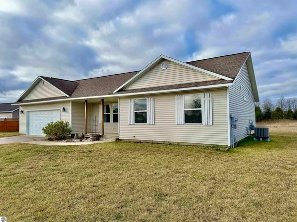 8432 King Arthurs Ct, Kingsley, MI 49649