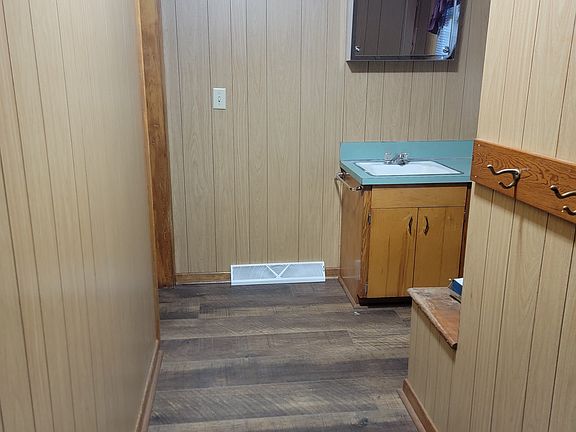 3rd image of 4453 E Cedar Rd