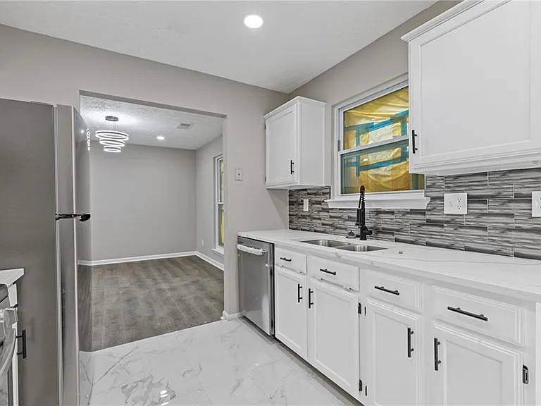 1111 Pin Oak Dr — Photo 10