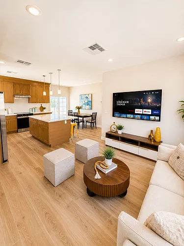 18410 Gifford St Photo 1