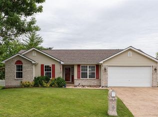 8 Bay Hill Dr, O'Fallon, MO 63366