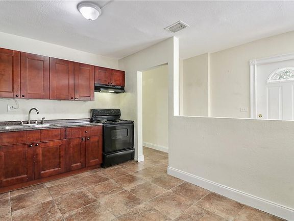 4th image of 1071 NW 197th Ter