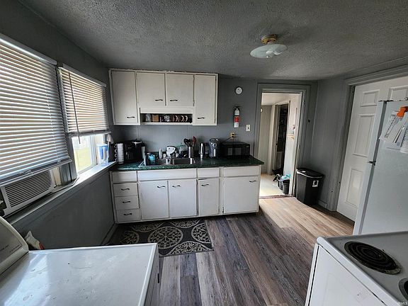 4th image of 2201 E Princeton Ave