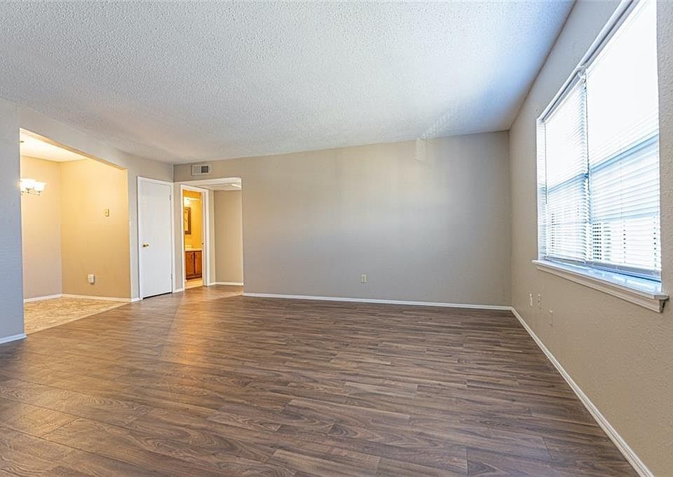 1st image of 401 12th Ave #201