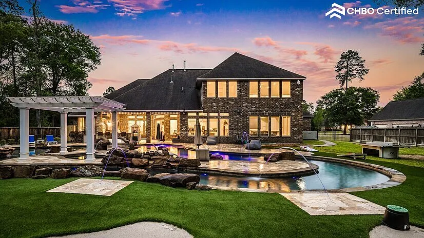 Executive 4BR Villa w/ Lazy River — Photo 3
