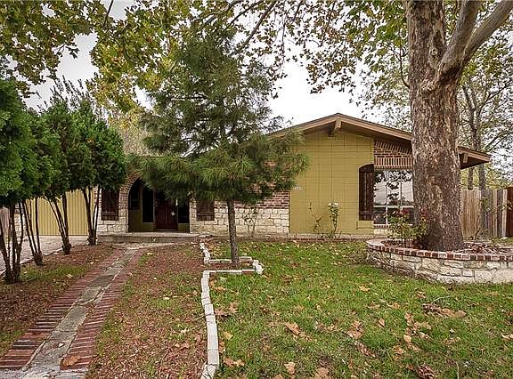 2nd image of 2609 Town East Cir