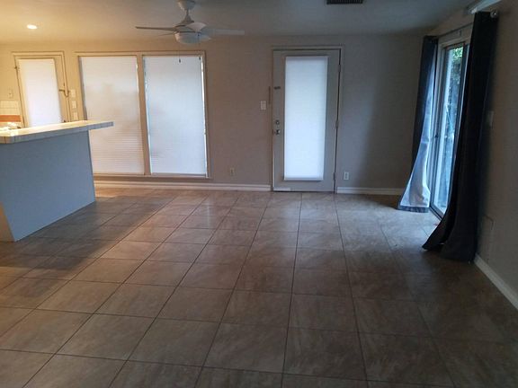 Living Rm-to front door and bar, new blinds