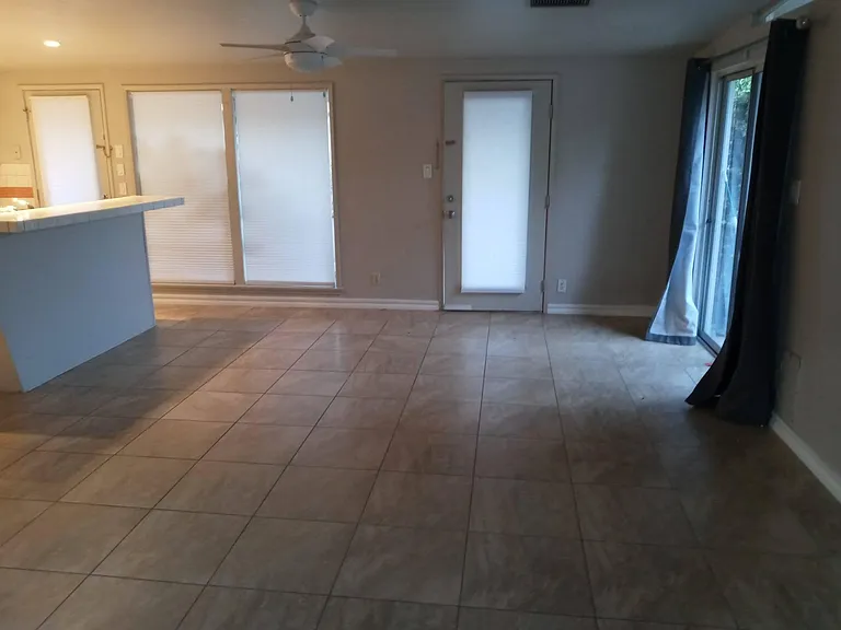Living Rm-to front door and bar, new blinds