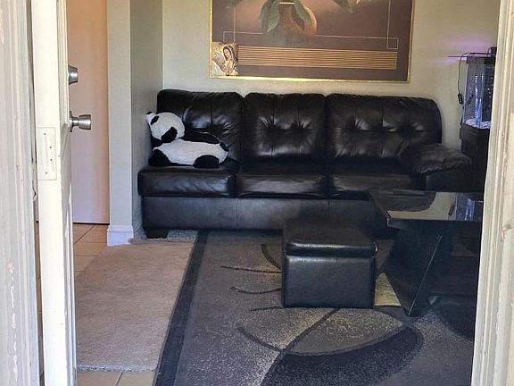 5th image of 421 W Olive Ct
