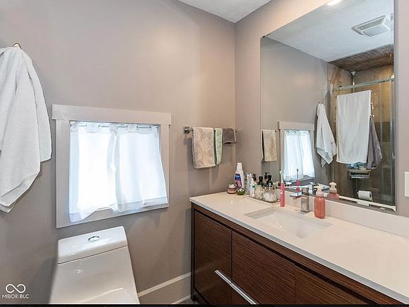 5th image of 831 Weghorst St #1