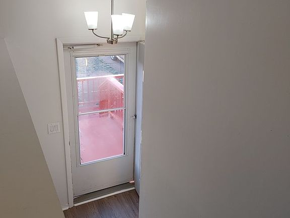 4th image of 2994 Meadowview Dr