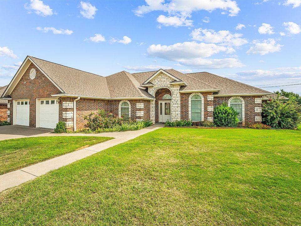 1st image of 790 Bluebonnet Dr