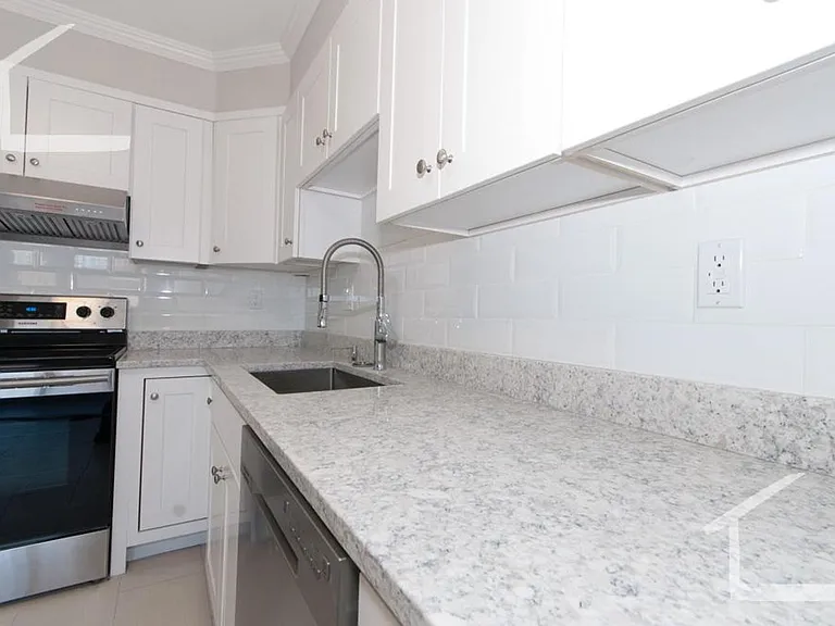 20 Hammond Pond Pkwy #307B — Photo 26