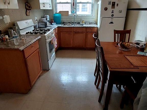 3rd image of 8836 Bronx Ave