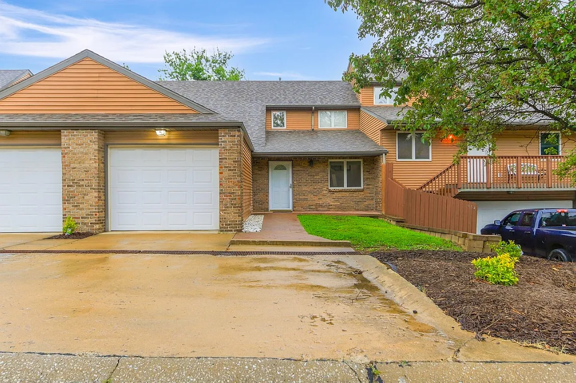 3 bed, 2.5 bath, $2,027 — Photo 1