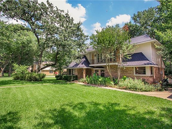 3rd image of 815 Copperas Dr