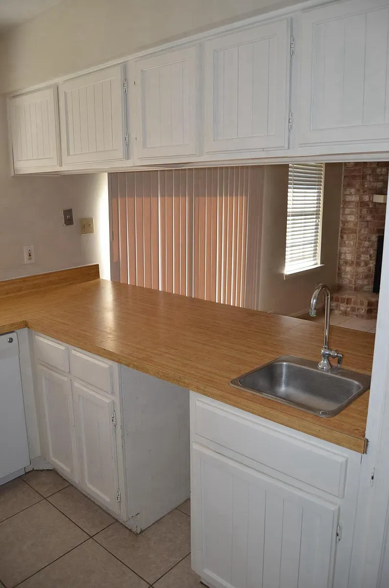 Kitchen - 1915 Lantern Ln