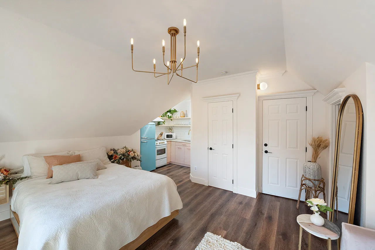 Studio, 350 sqft, $2,100 — Photo 2