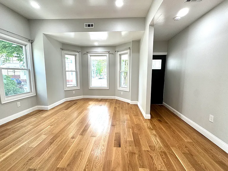 56 Pinckney St #1 — Photo 4