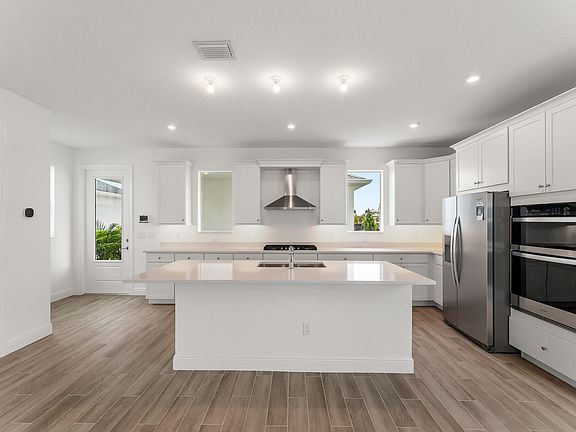 2nd image of 10740 SW Pioneer Parkway
