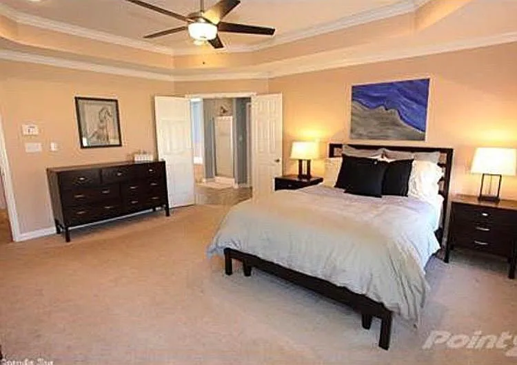 128 Congressional Dr — Photo 3