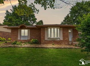 23808 Cedar Ridge Dr, Brownstown, MI 48174