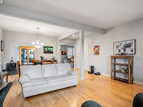 4th image of 10213 NE 46th Ave