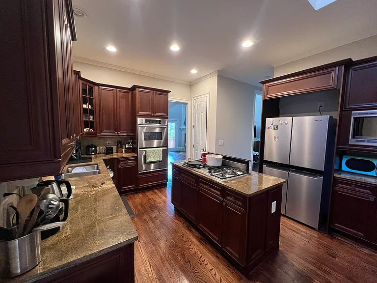 585 Cliftwood Ct — Photo 5
