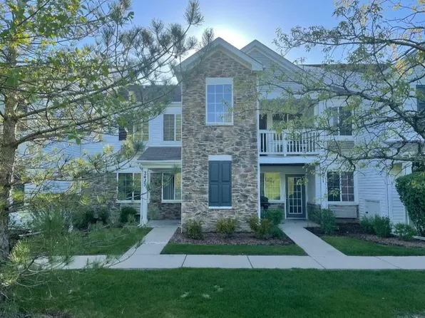 2427 Silverstone Dr, Carpentersville, IL 60110