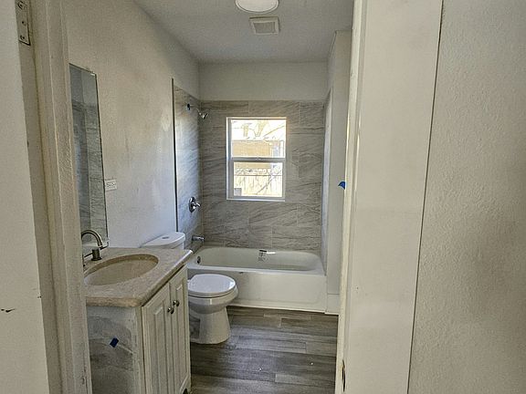 2nd image of 1509 W Collin St